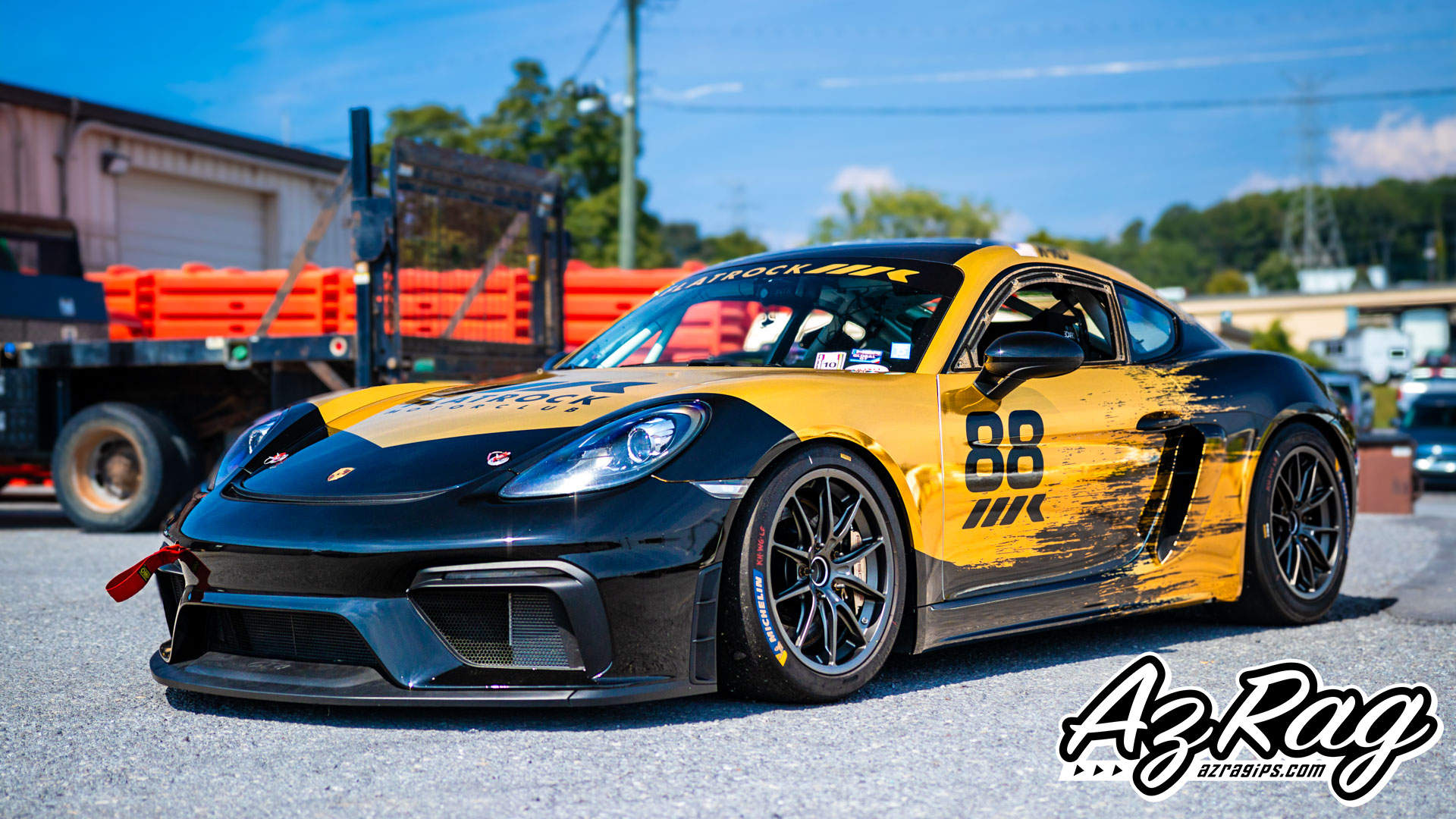 Porsche GT4 Clubsport in Chrome Gold: Two-Layer Wrap Technique for